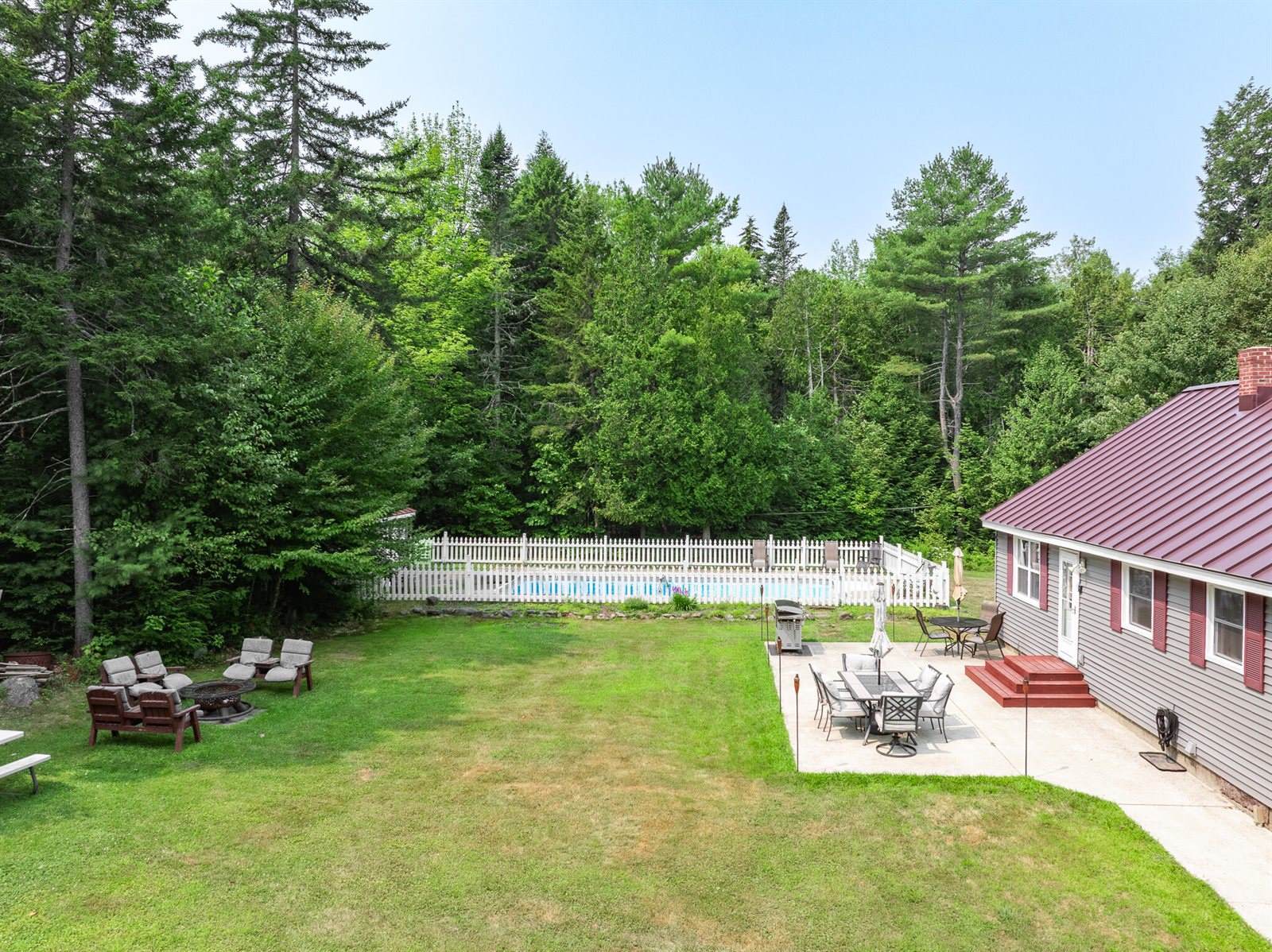 8 Hammond Lane, Searsport, ME 04974