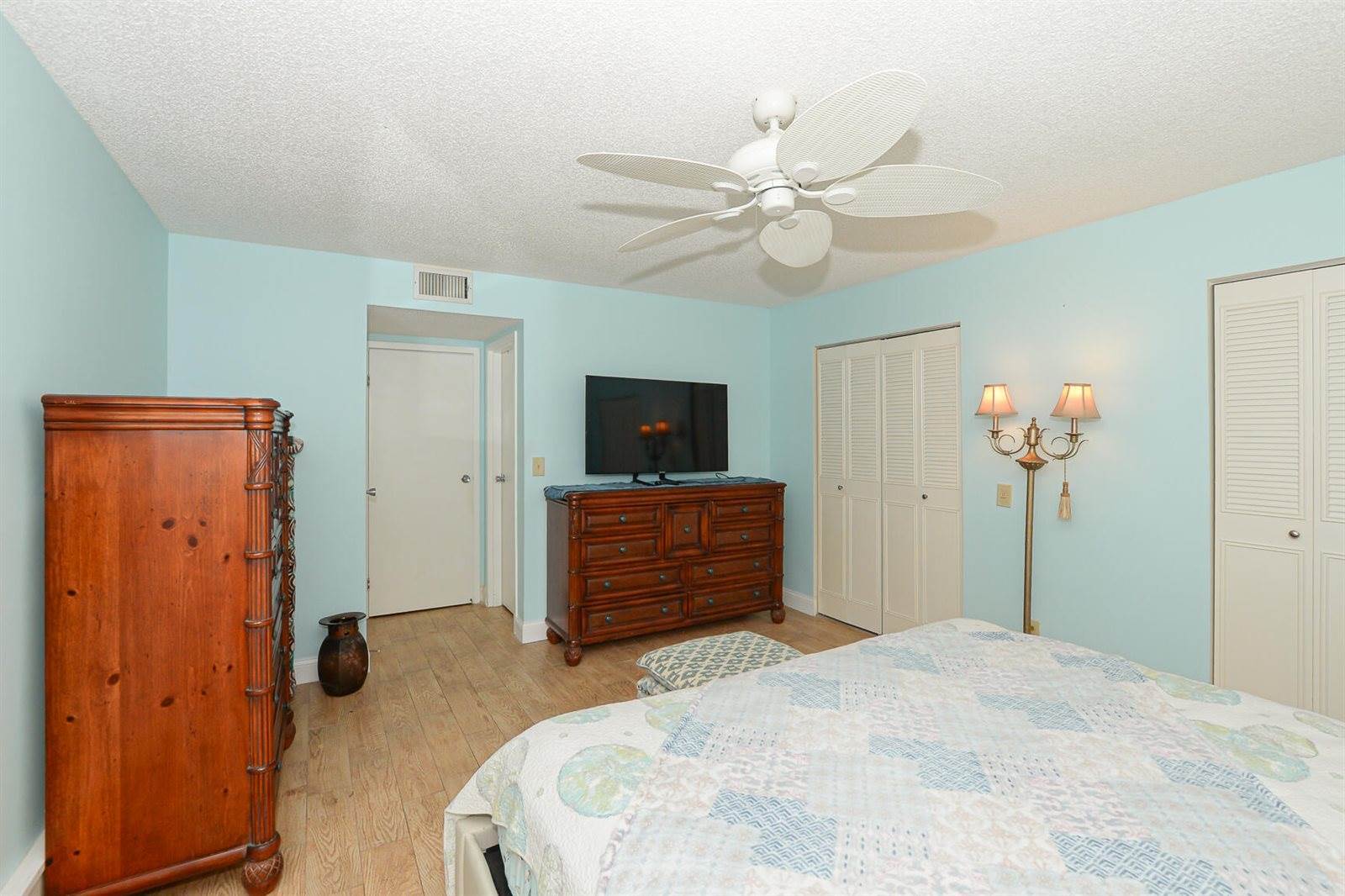 2950 SE Ocean Boulevard, Stuart, FL 34996