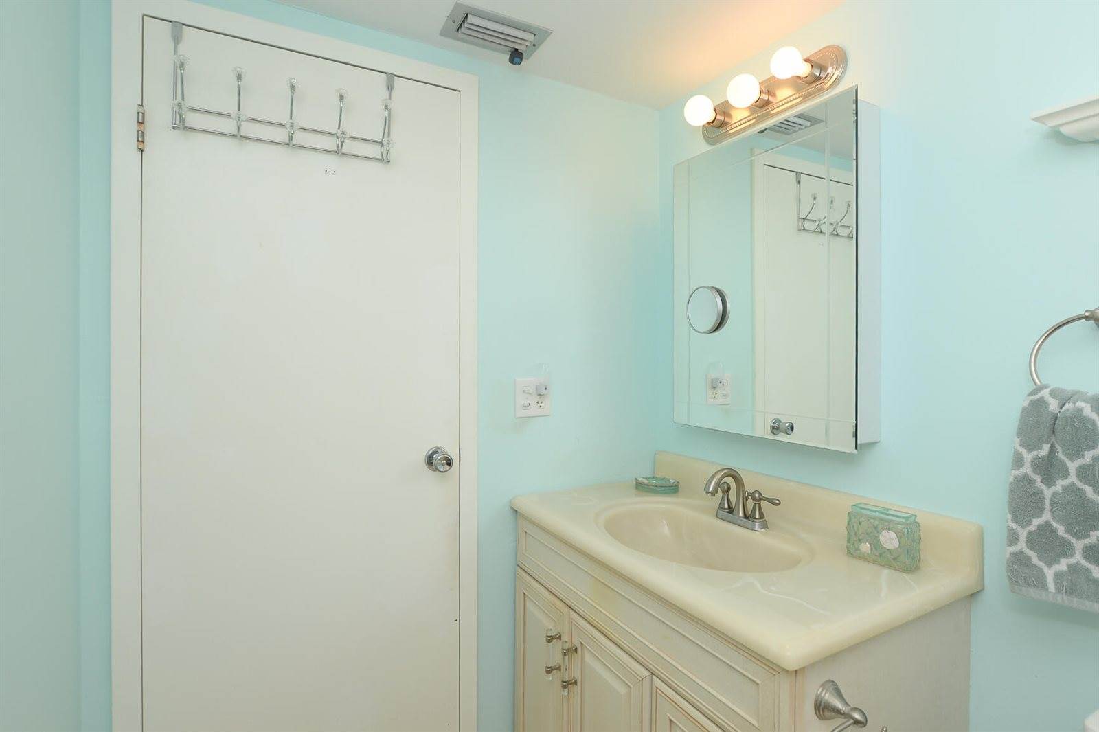 2950 SE Ocean Boulevard, Stuart, FL 34996