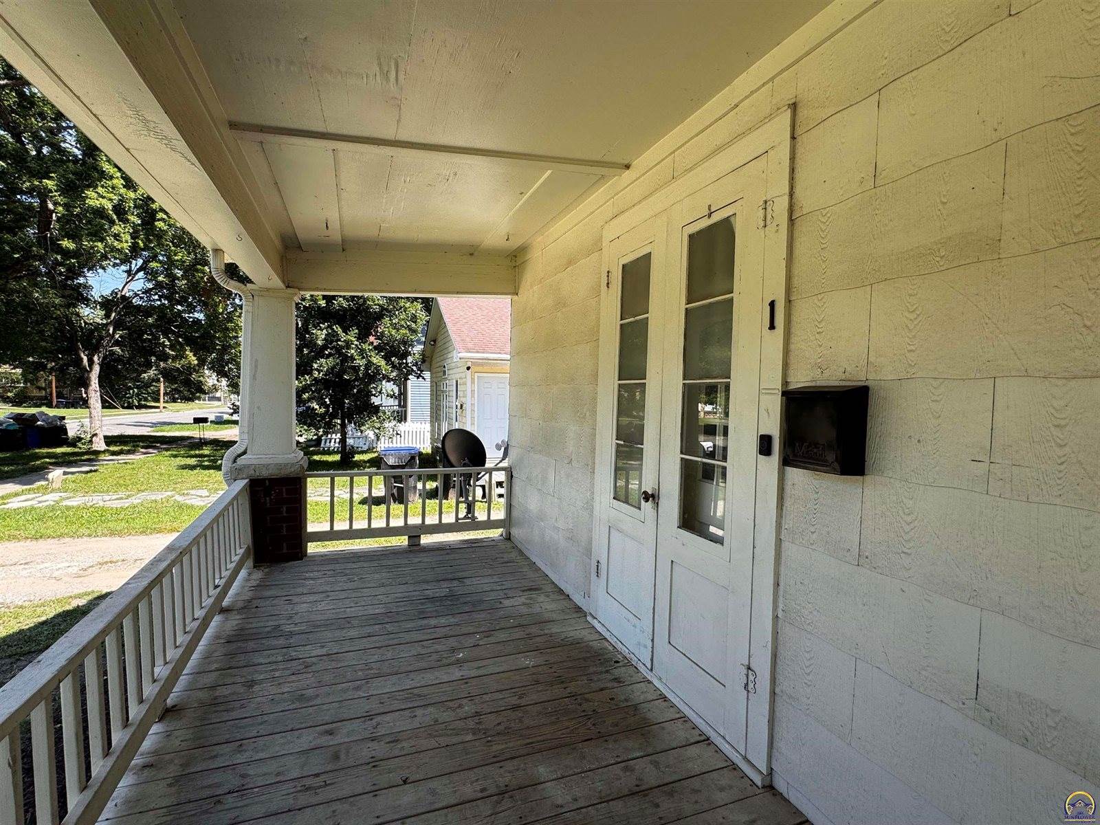 1531 SW 15th ST, Topeka, KS 66604