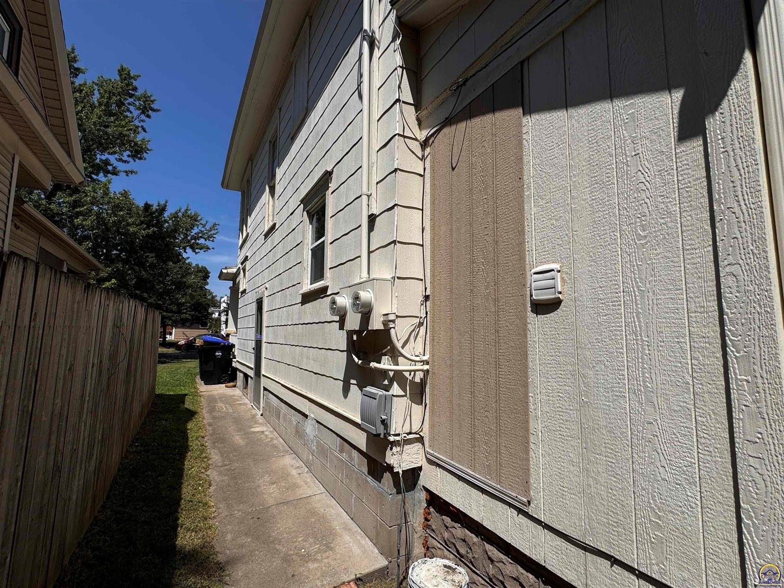 1531 SW 15th ST, Topeka, KS 66604