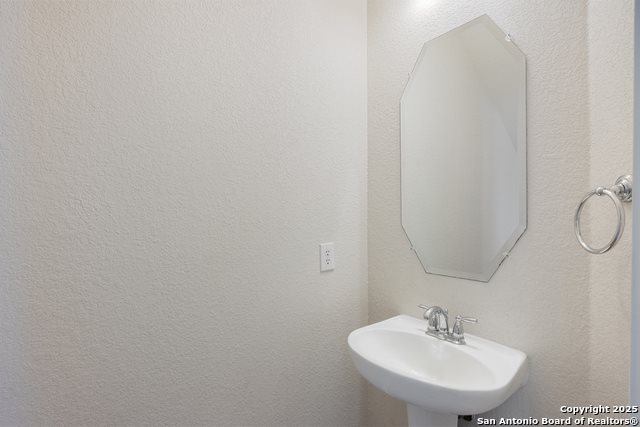 5614 Cross Pond, San Antonio, TX 78249