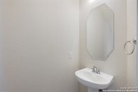 5614 Cross Pond, San Antonio, TX 78249