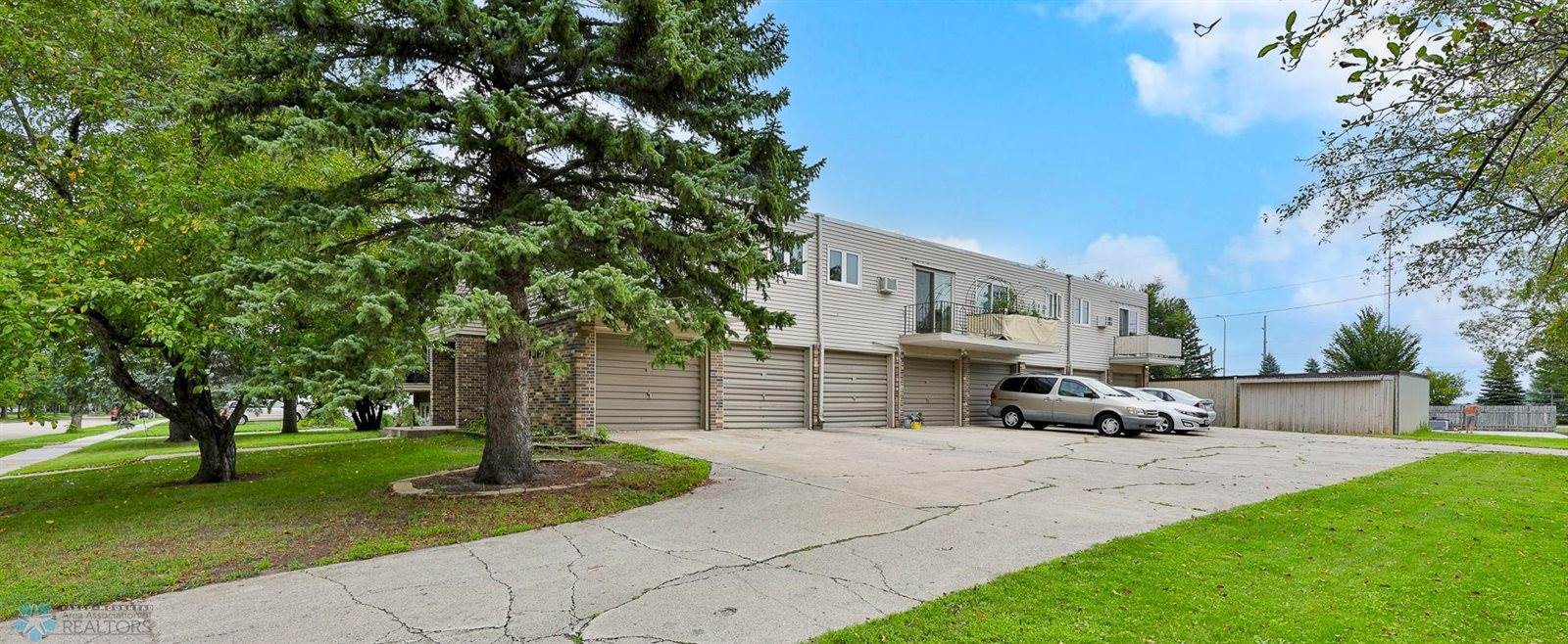 1516 19 1/2 Street South, Moorhead, MN 56560