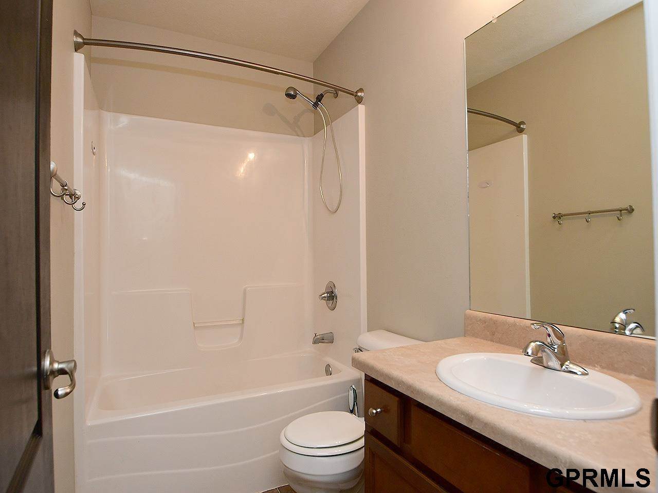 18704 Washington Street, Omaha, NE 68135