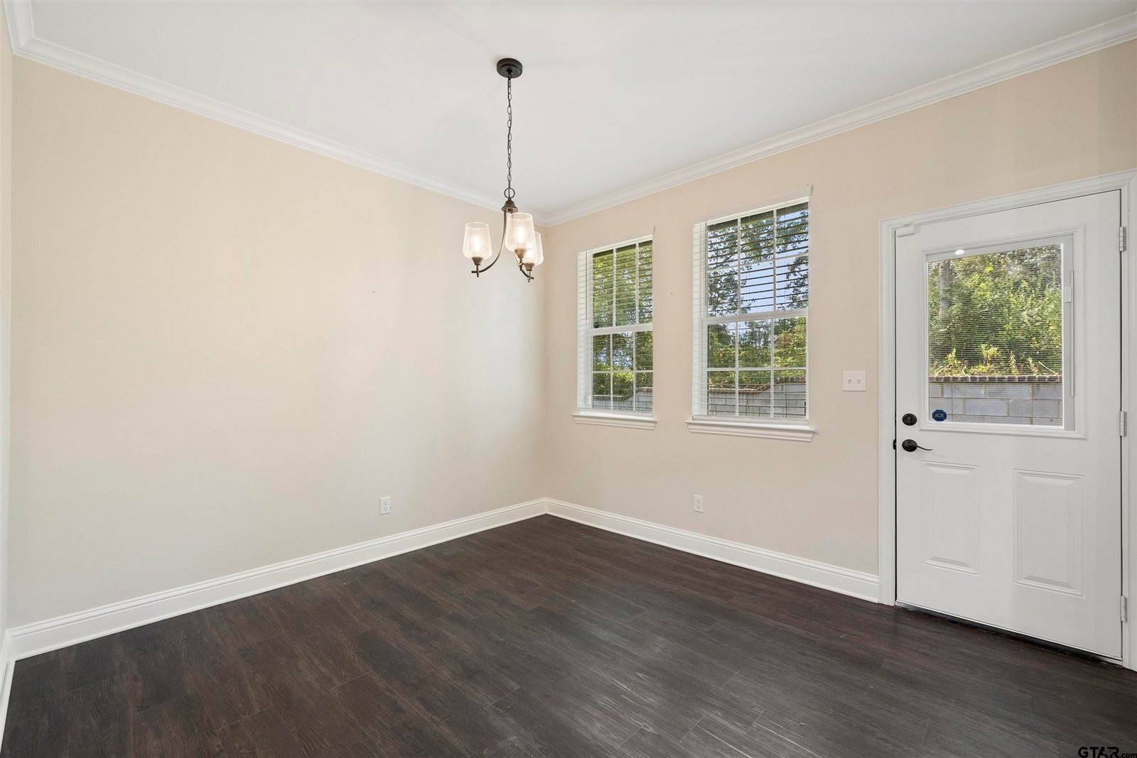 9710 W Lakeshore Dr, Tyler, TX 75709