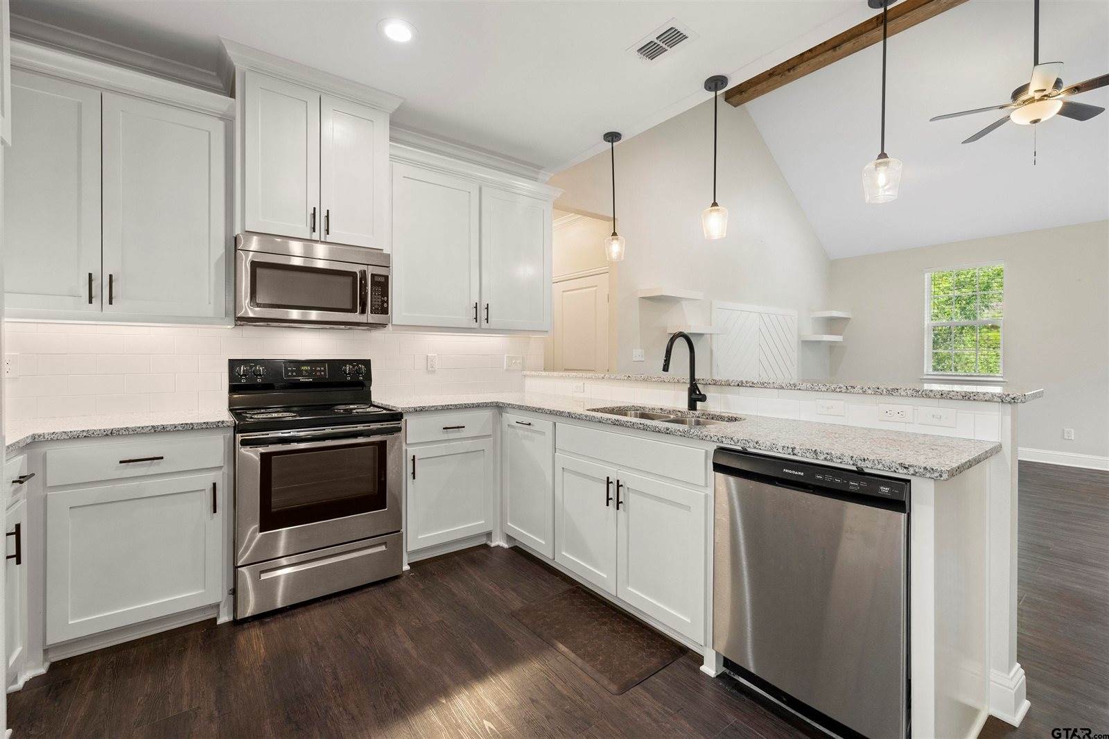 9710 W Lakeshore Dr, Tyler, TX 75709