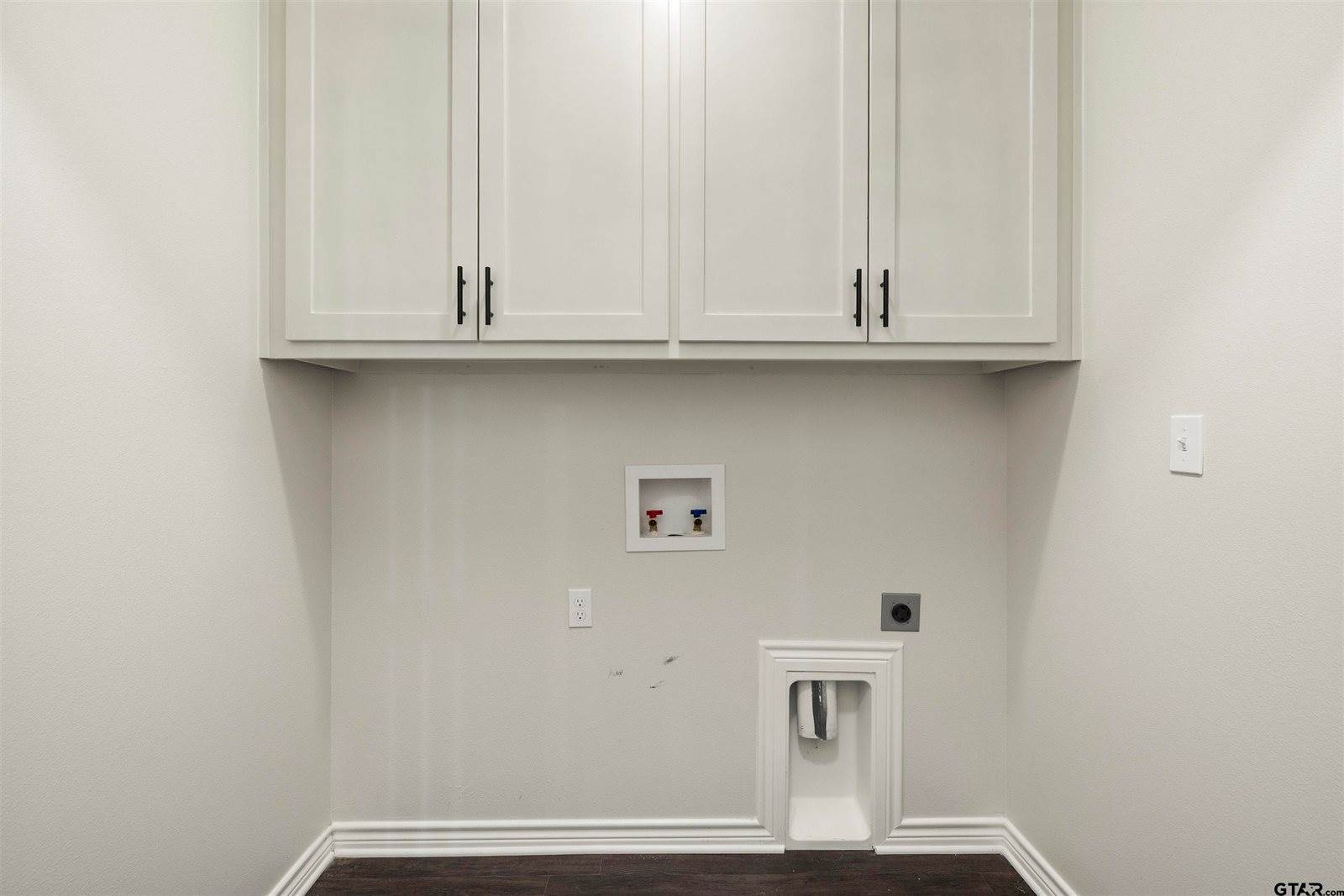 9710 W Lakeshore Dr, Tyler, TX 75709