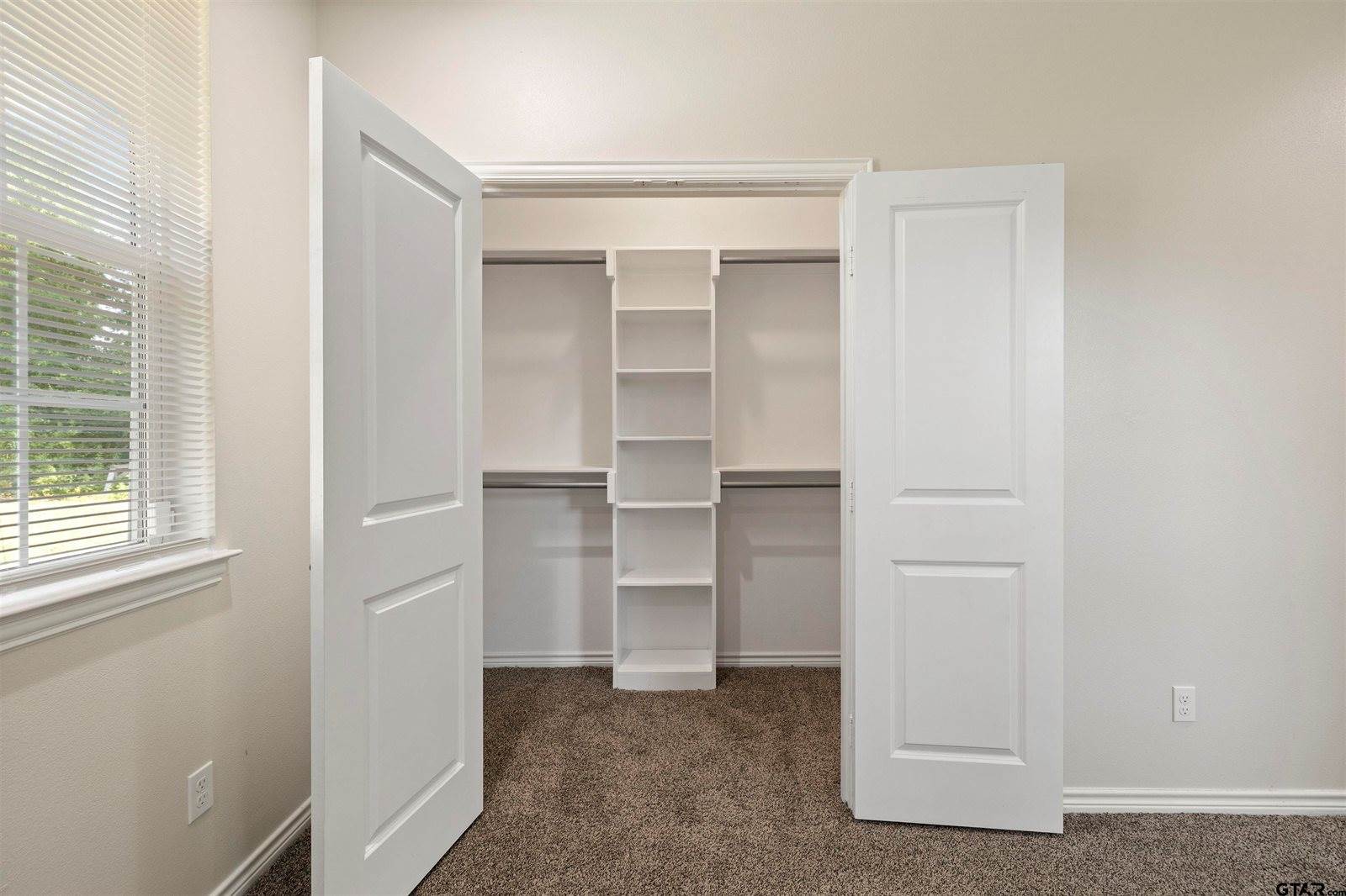 9710 W Lakeshore Dr, Tyler, TX 75709