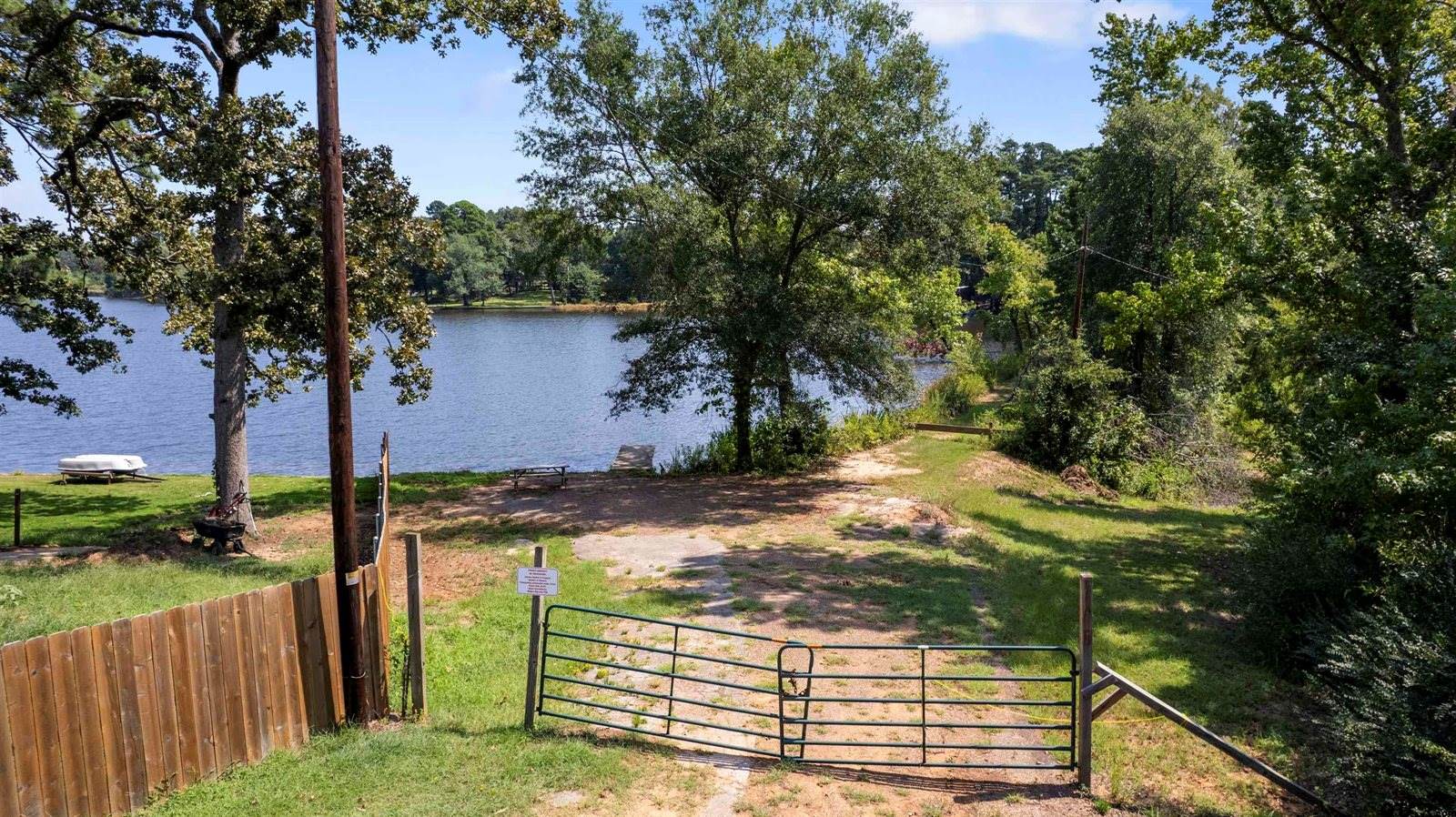 9710 W Lakeshore Dr, Tyler, TX 75709