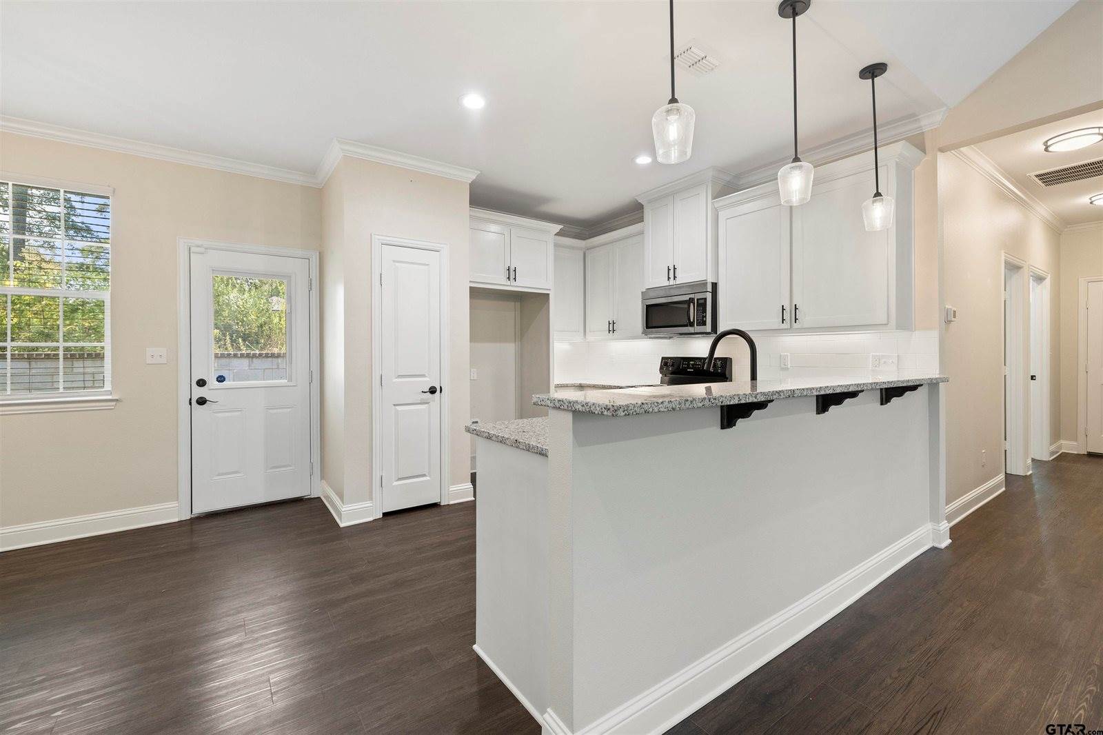 9710 W Lakeshore Dr, Tyler, TX 75709