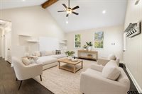 9710 W Lakeshore Dr, Tyler, TX 75709