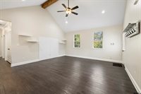 9710 W Lakeshore Dr, Tyler, TX 75709