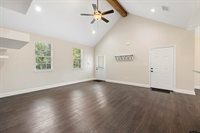 9710 W Lakeshore Dr, Tyler, TX 75709