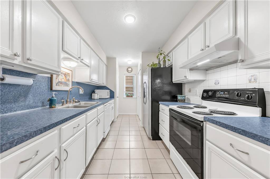 2849 Oakside Drive, Bryan, TX 77802