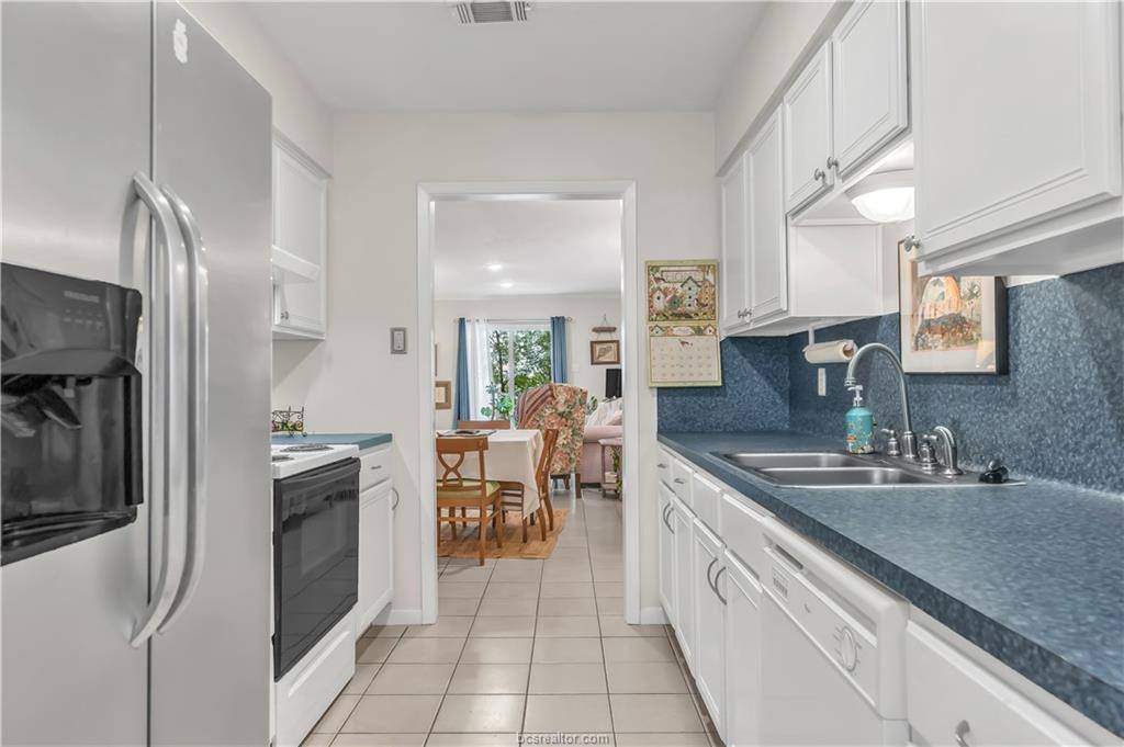 2849 Oakside Drive, Bryan, TX 77802