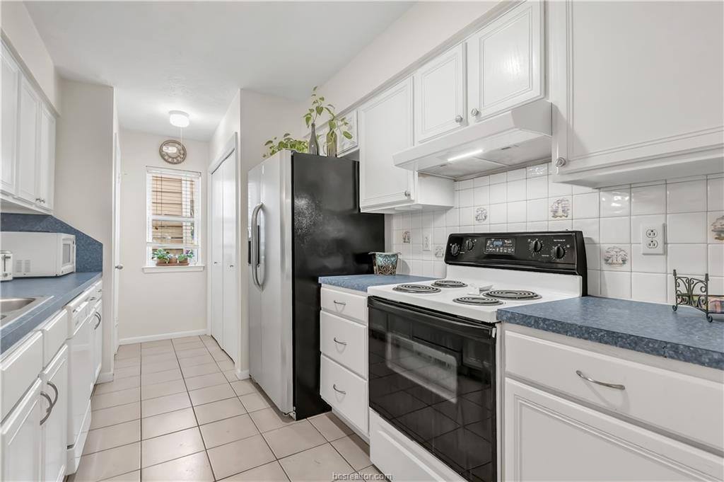 2849 Oakside Drive, Bryan, TX 77802