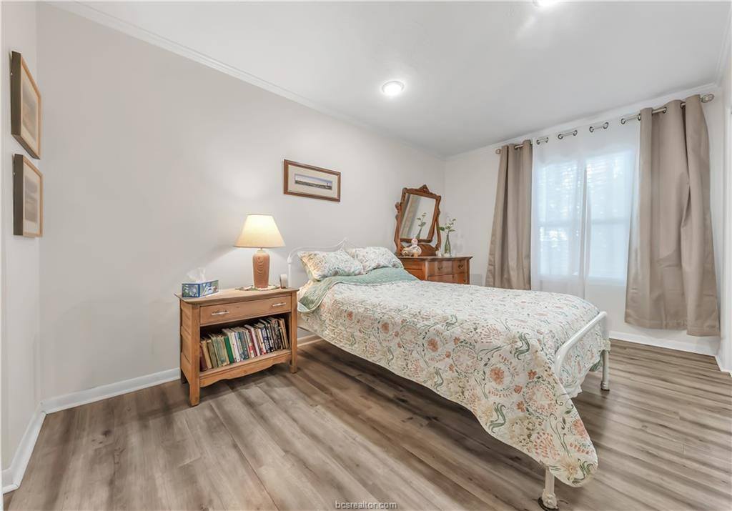 2849 Oakside Drive, Bryan, TX 77802