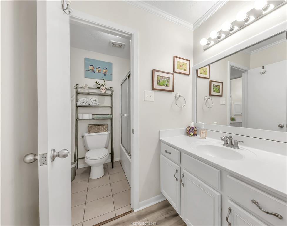 2849 Oakside Drive, Bryan, TX 77802