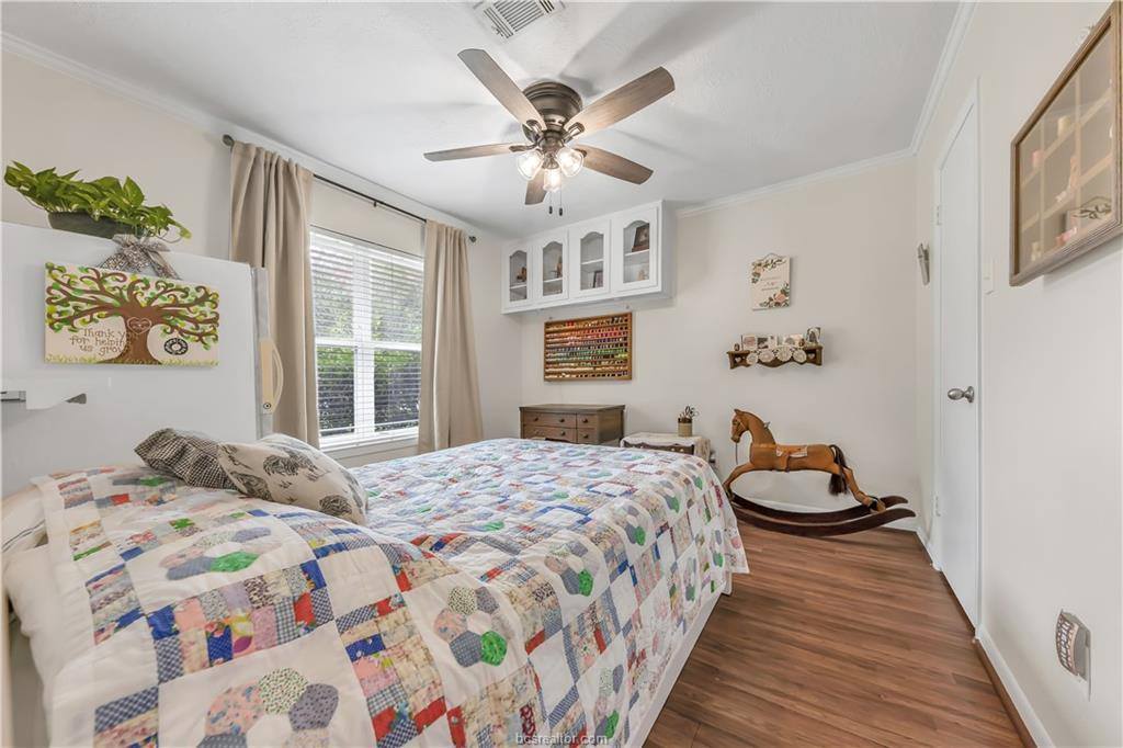 2849 Oakside Drive, Bryan, TX 77802