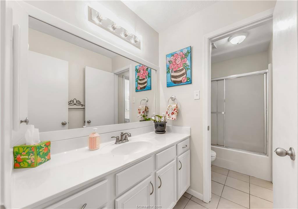 2849 Oakside Drive, Bryan, TX 77802