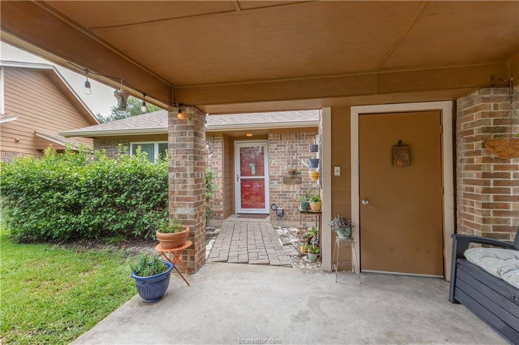 2849 Oakside Drive, Bryan, TX 77802