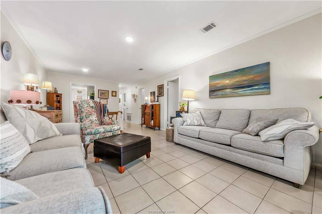 2849 Oakside Drive, Bryan, TX 77802