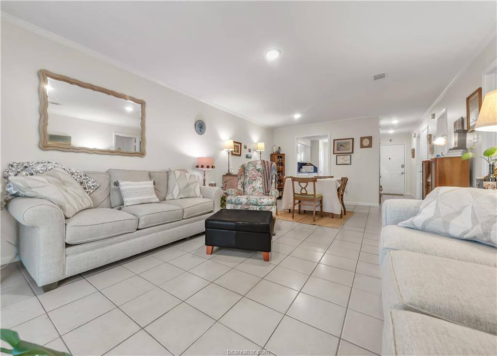 2849 Oakside Drive, Bryan, TX 77802