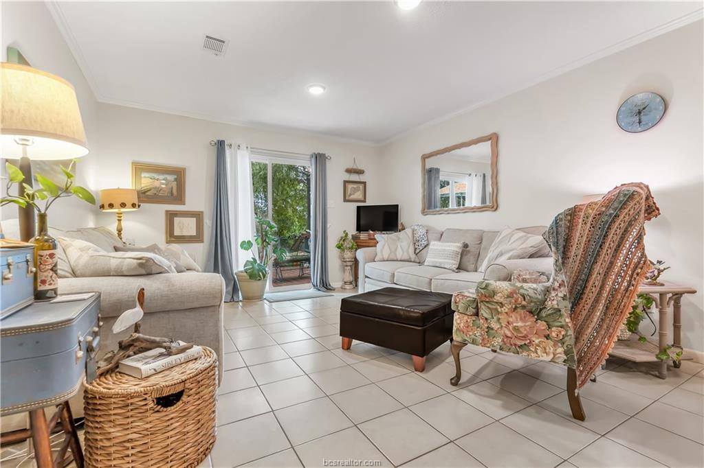 2849 Oakside Drive, Bryan, TX 77802