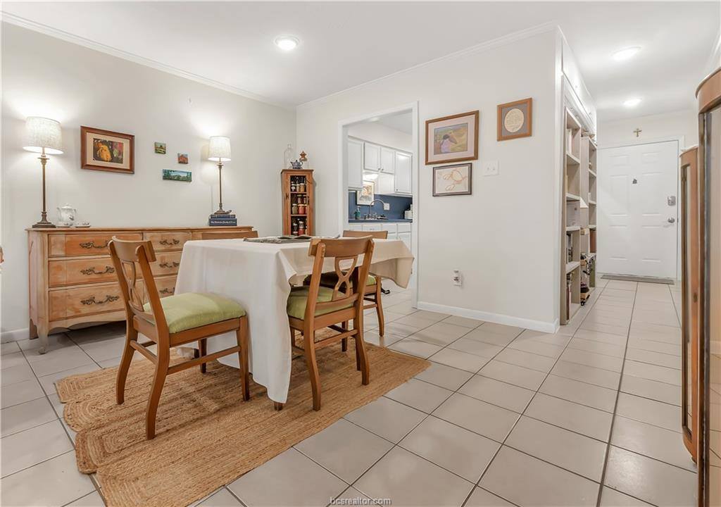 2849 Oakside Drive, Bryan, TX 77802