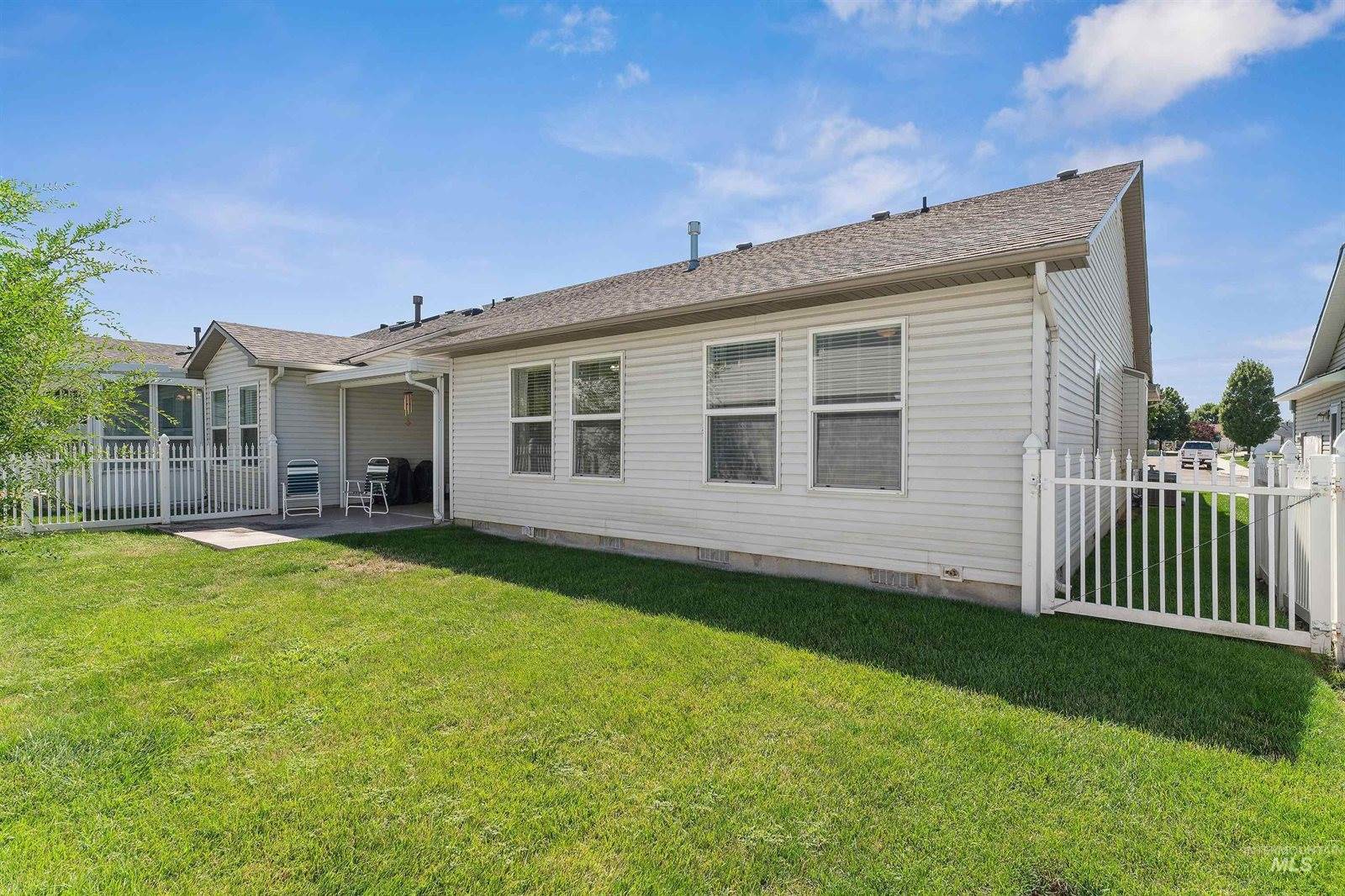 256 East Carmel Dr, Meridian, ID 83646