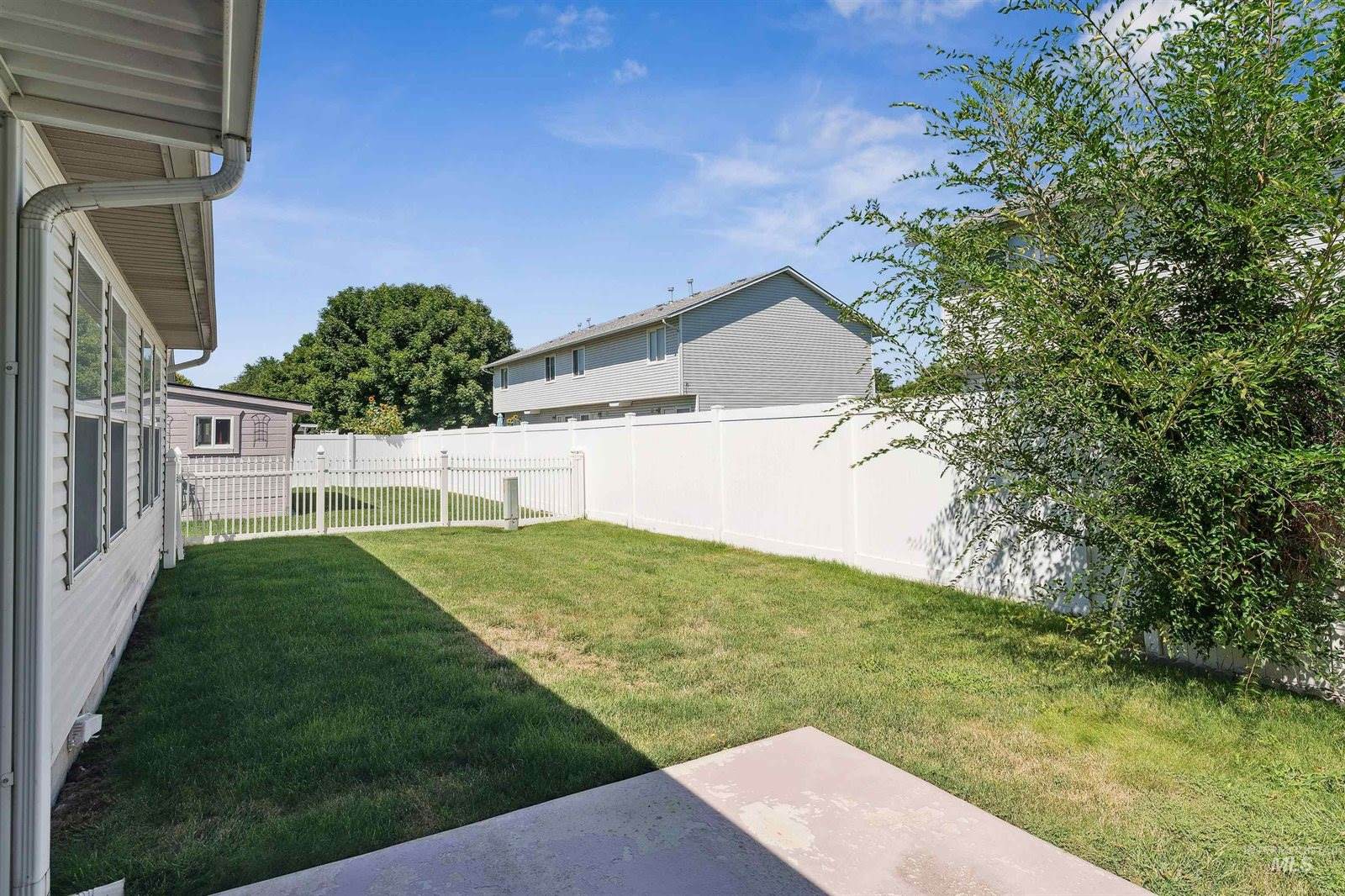 256 East Carmel Dr, Meridian, ID 83646