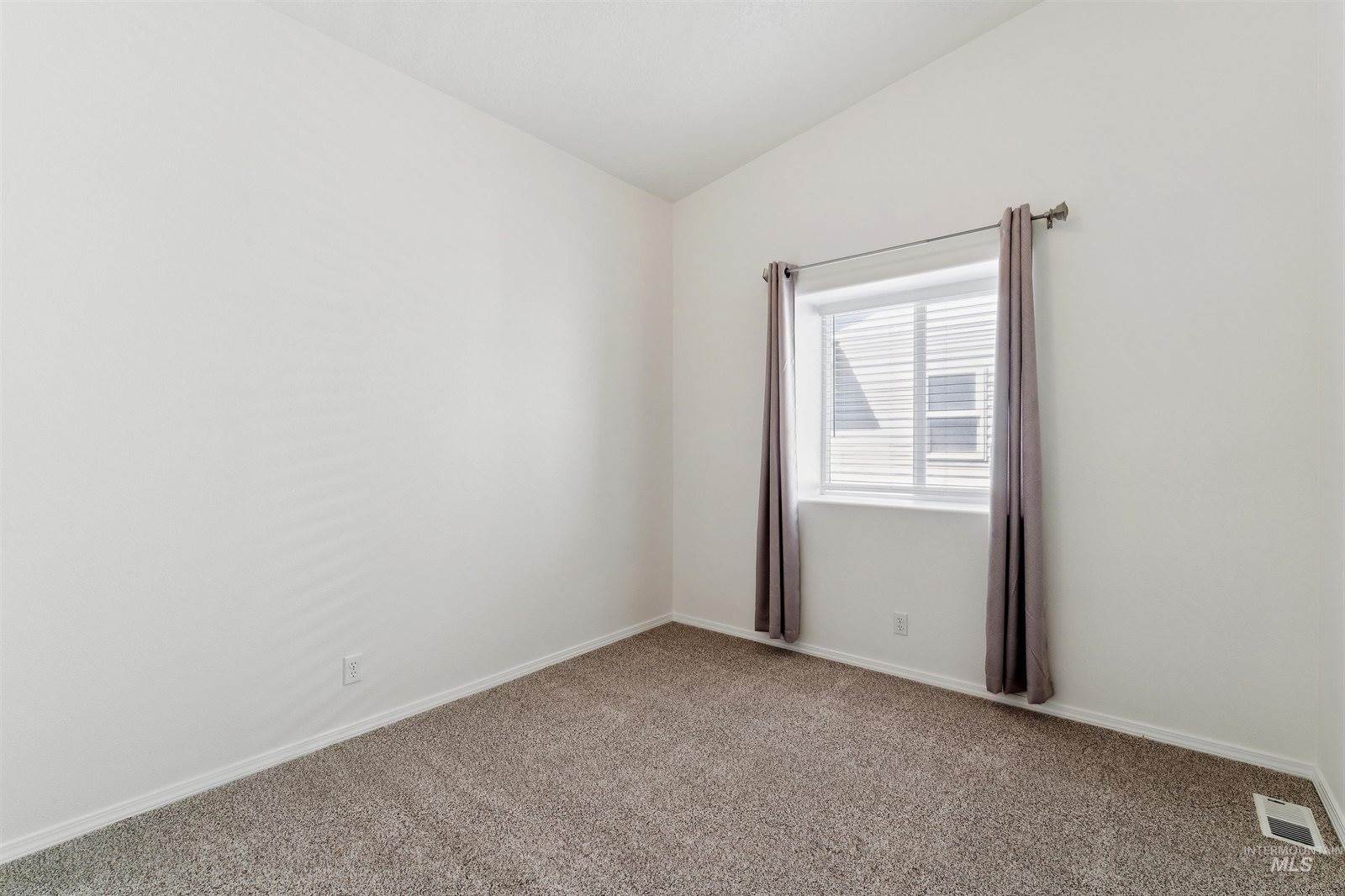 256 East Carmel Dr, Meridian, ID 83646