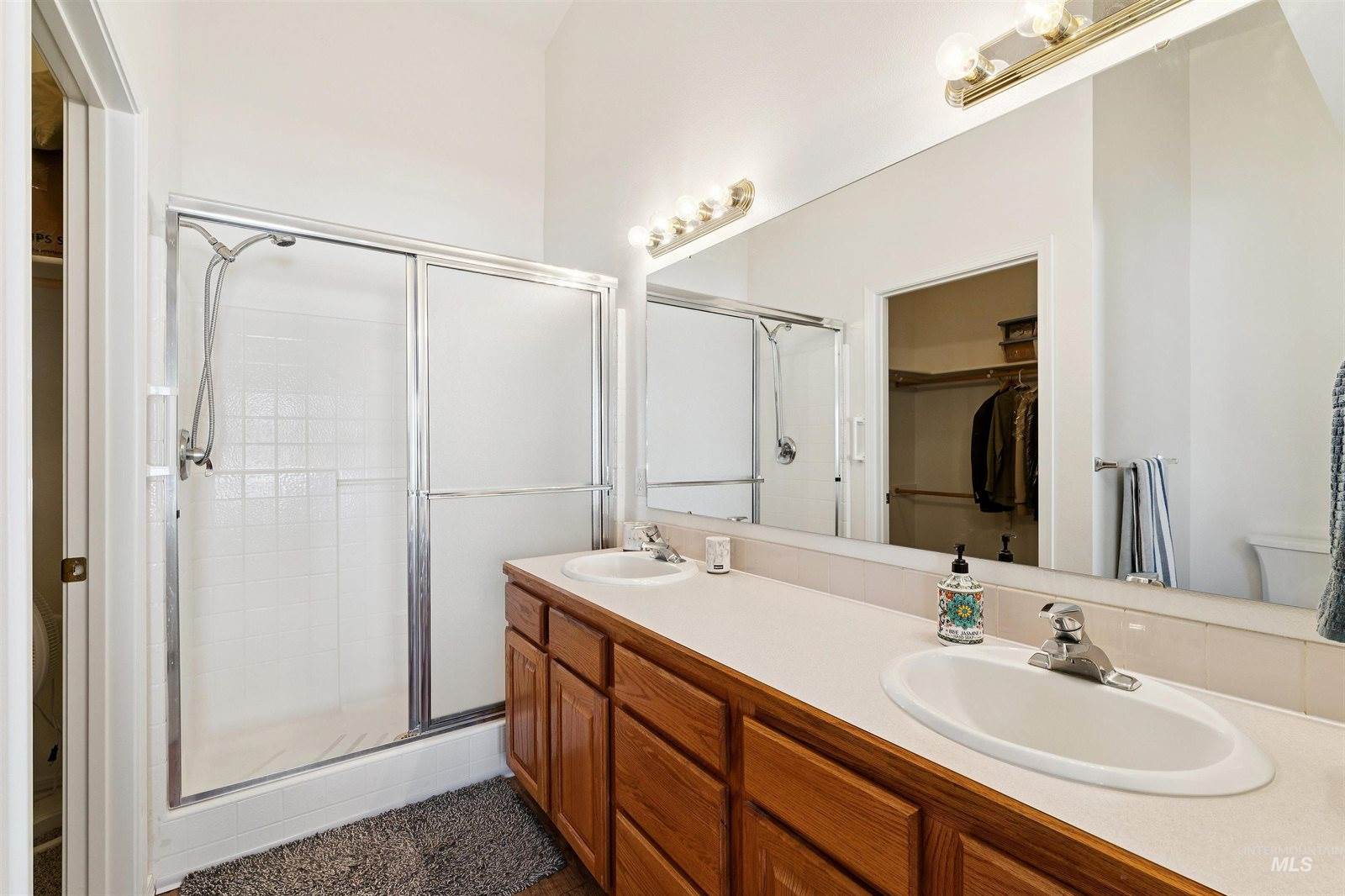 256 East Carmel Dr, Meridian, ID 83646