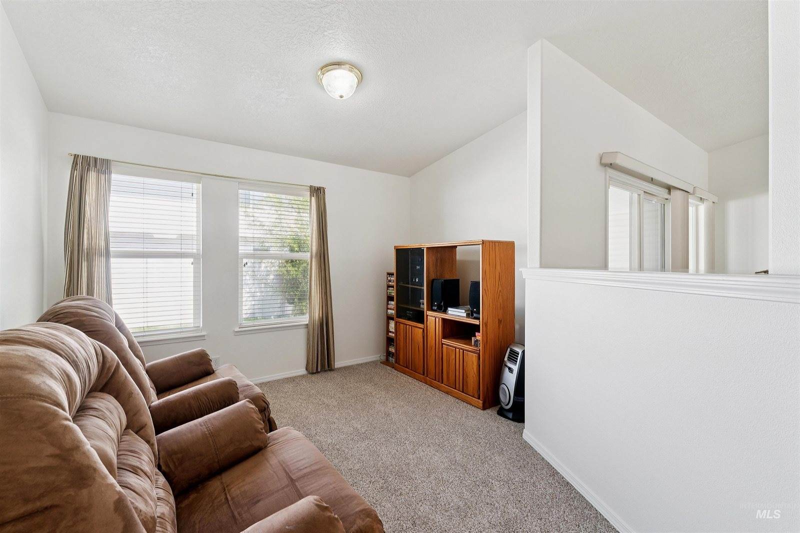 256 East Carmel Dr, Meridian, ID 83646