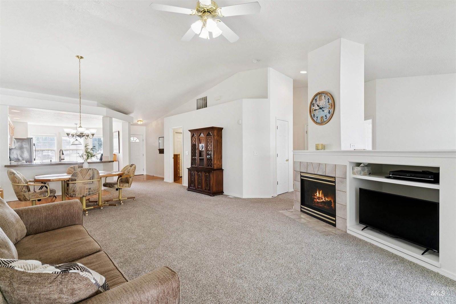 256 East Carmel Dr, Meridian, ID 83646