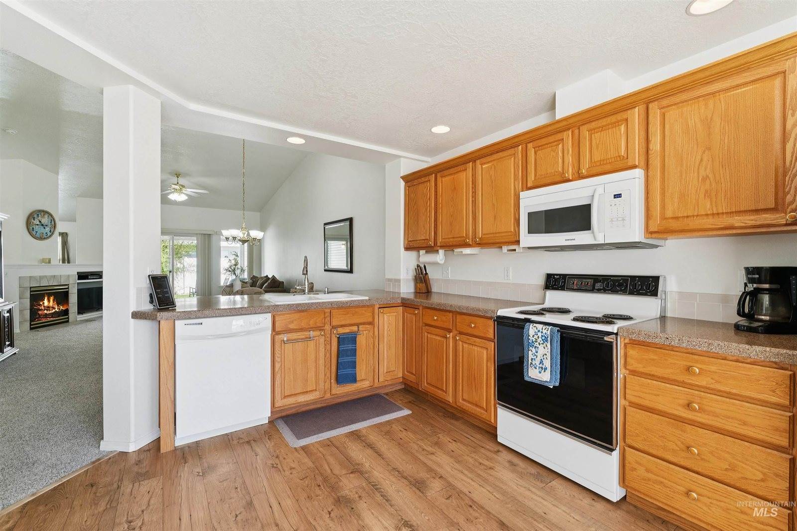 256 East Carmel Dr, Meridian, ID 83646