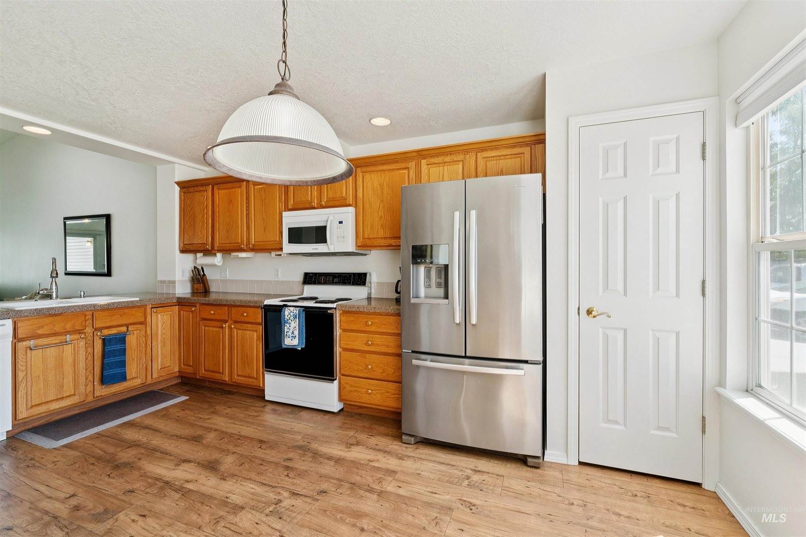 256 East Carmel Dr, Meridian, ID 83646