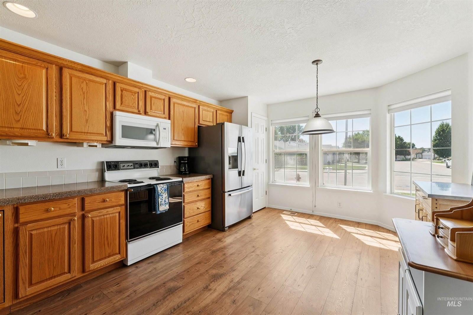 256 East Carmel Dr, Meridian, ID 83646