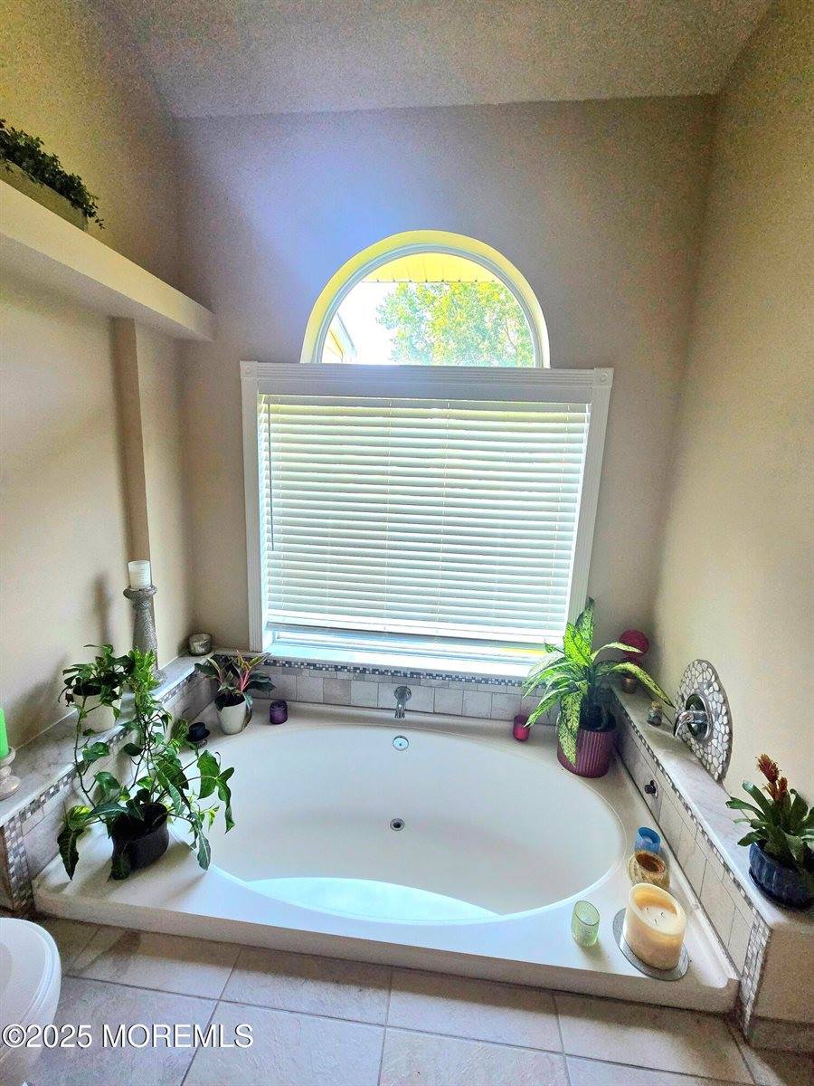 64 South Hope Chapel Road, Jackson, NJ 08527