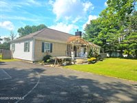 64 South Hope Chapel Road, Jackson, NJ 08527