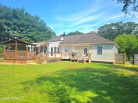 64 South Hope Chapel Road, Jackson, NJ 08527