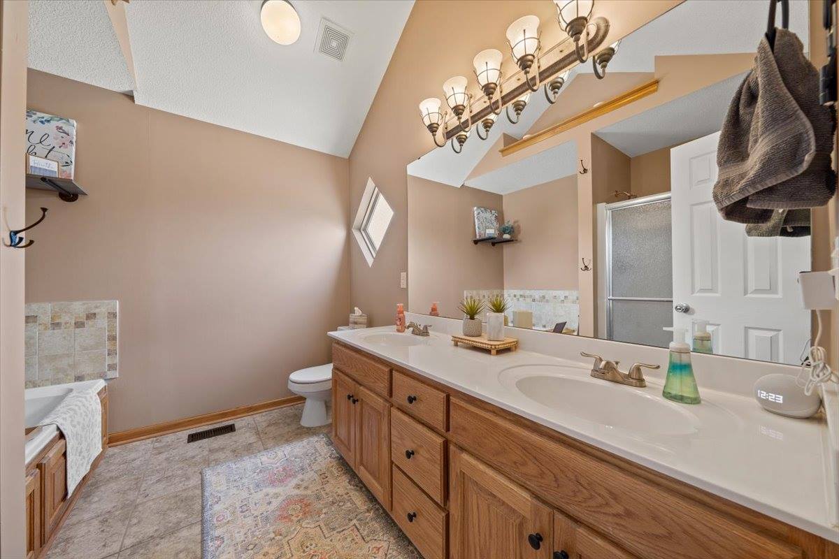 1548 South 105th Court, Edwardsville, KS 66111