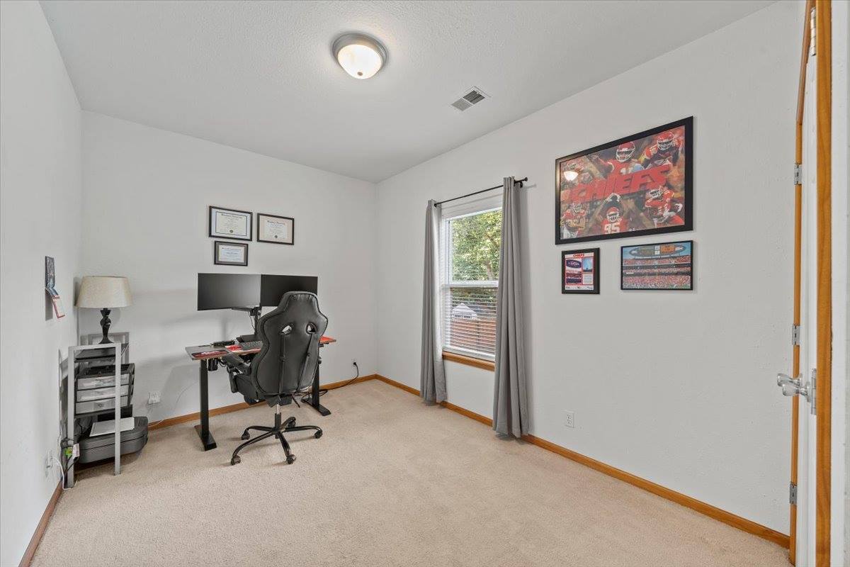 1548 South 105th Court, Edwardsville, KS 66111