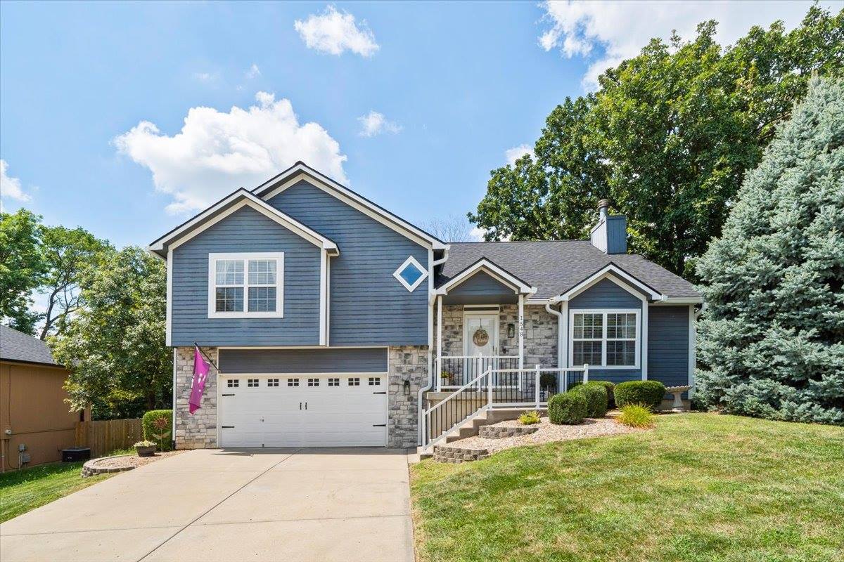 1548 South 105th Court, Edwardsville, KS 66111