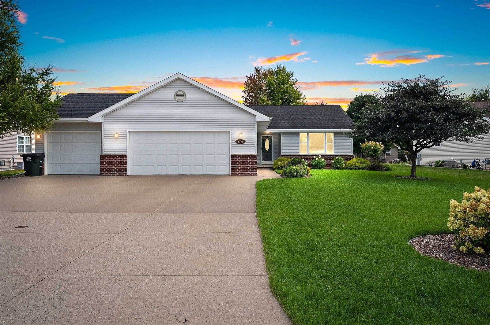 2339 Deer Prairie Drive, Neenah, WI 54956