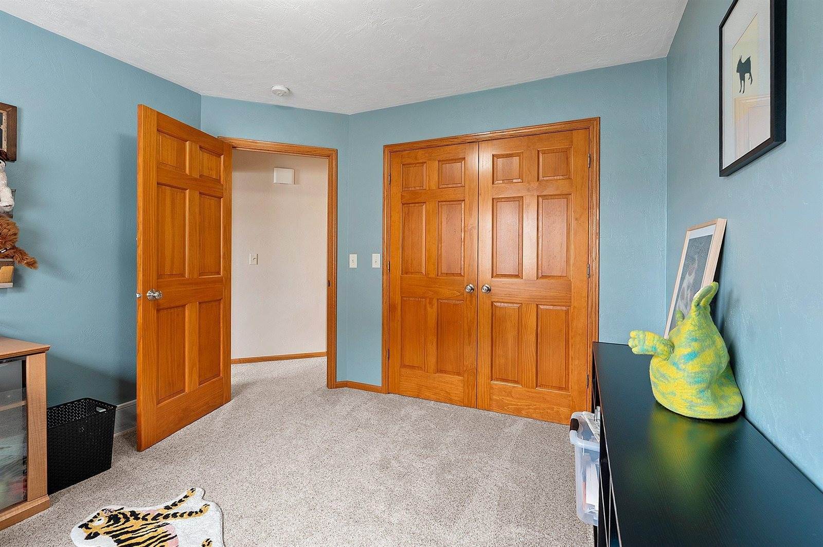 2339 Deer Prairie Drive, Neenah, WI 54956