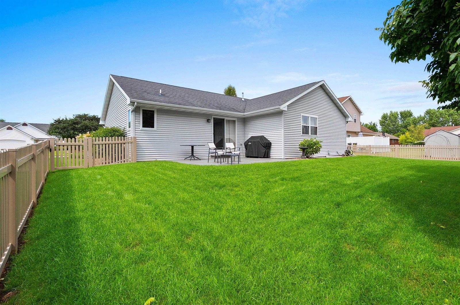 2339 Deer Prairie Drive, Neenah, WI 54956