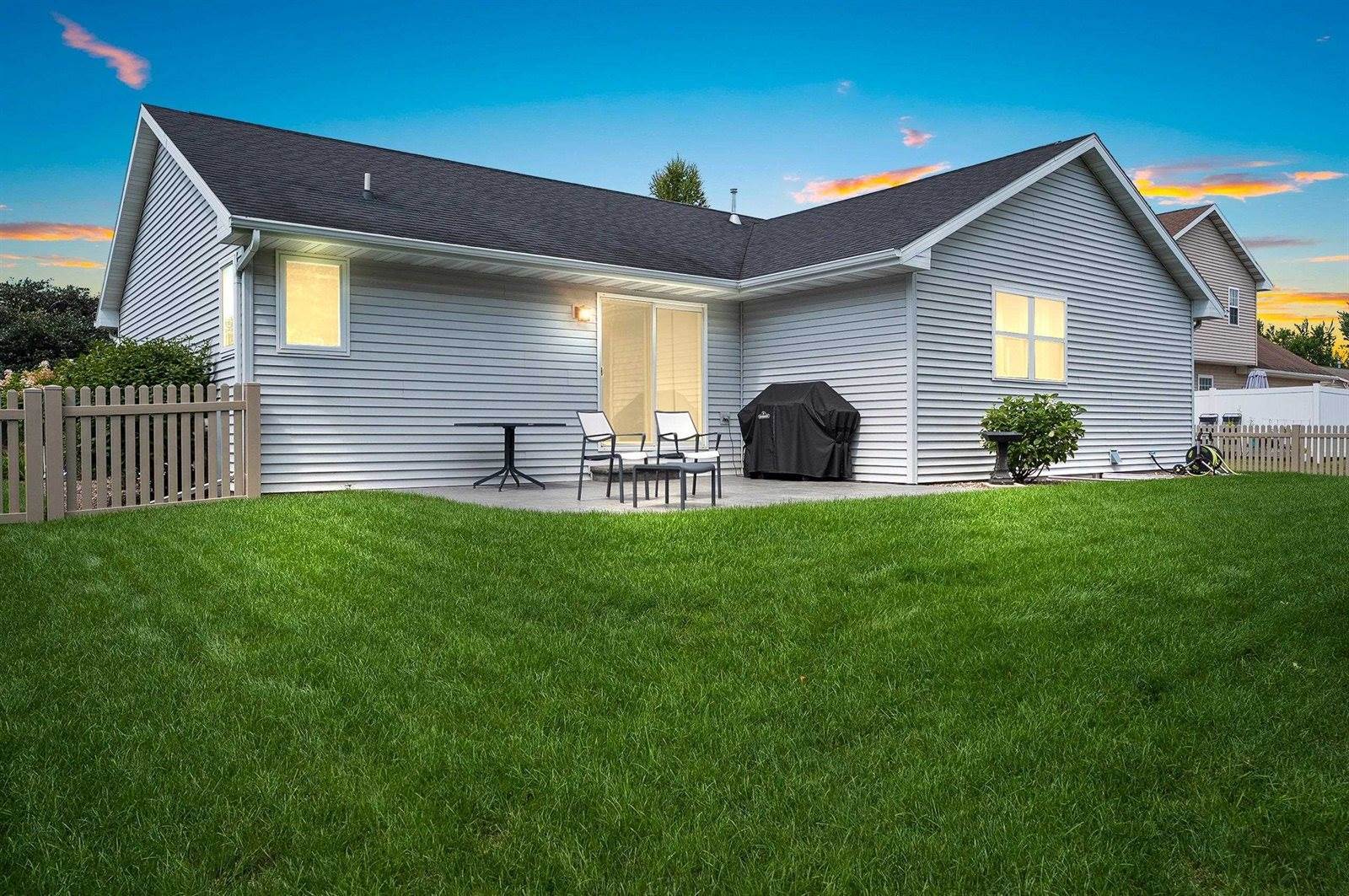 2339 Deer Prairie Drive, Neenah, WI 54956