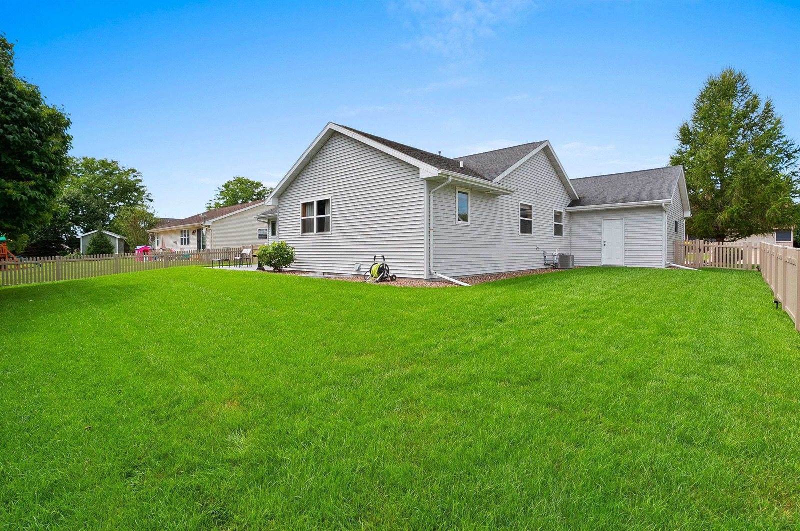 2339 Deer Prairie Drive, Neenah, WI 54956
